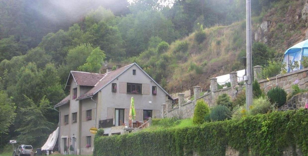 Penzion Apartmany Becov Bečov nad Teplou Exteriör bild