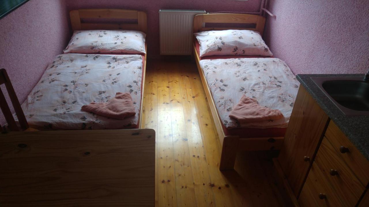 Penzion Apartmany Becov Bečov nad Teplou Exteriör bild