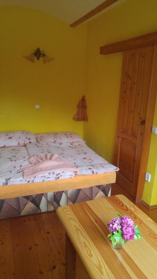 Penzion Apartmany Becov Bečov nad Teplou Exteriör bild