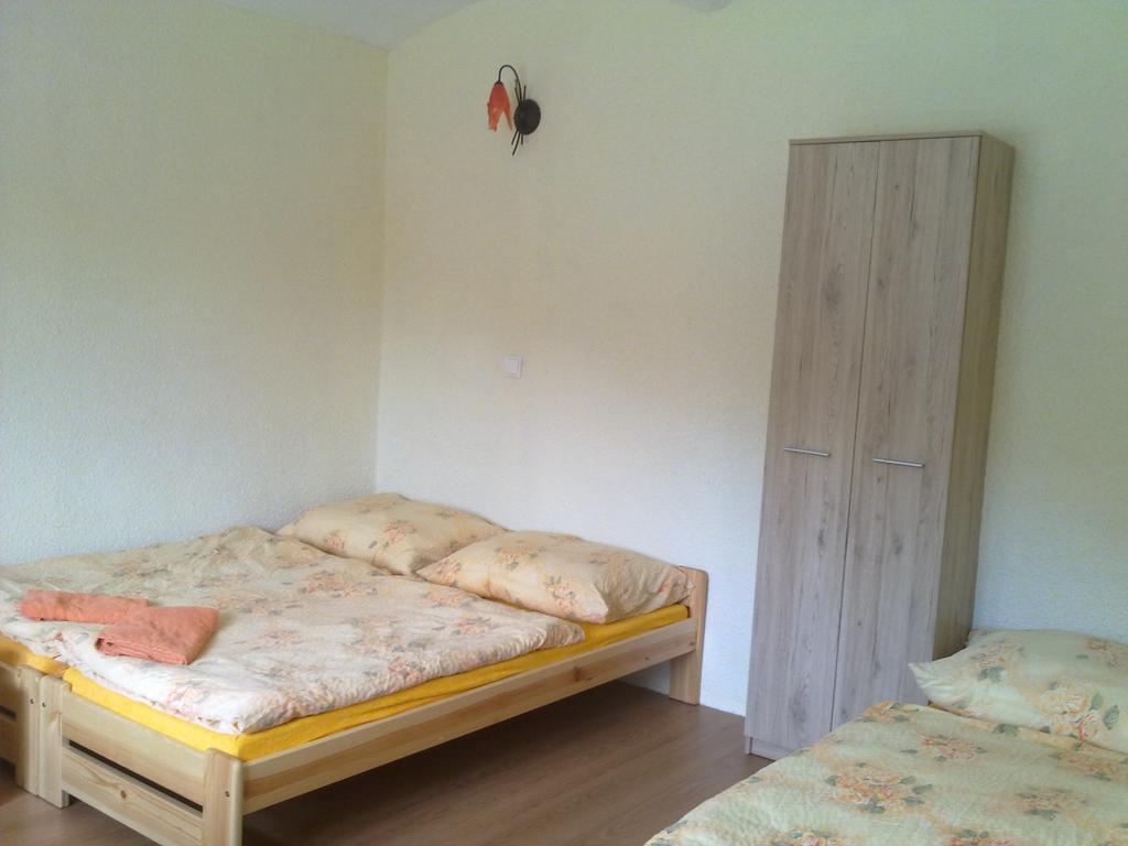 Penzion Apartmany Becov Bečov nad Teplou Exteriör bild